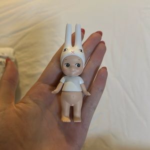 Sonny angel - creature serie - brian - white bunny - donna wilson serie